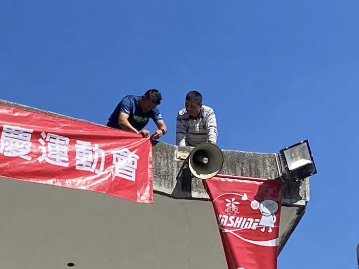 校慶運動會佈置 ~天很藍、氣溫很高