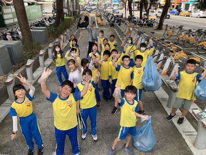 五年級學生進行跨域公益活動