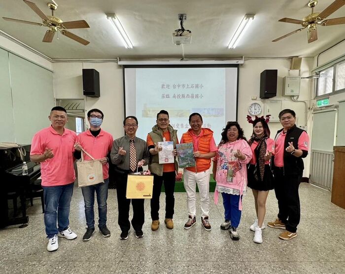 用一顆柔軟的心走訪我們生長的這塊土地。