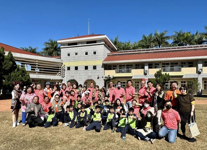 用一顆柔軟的心走訪我們生長的這塊土地。