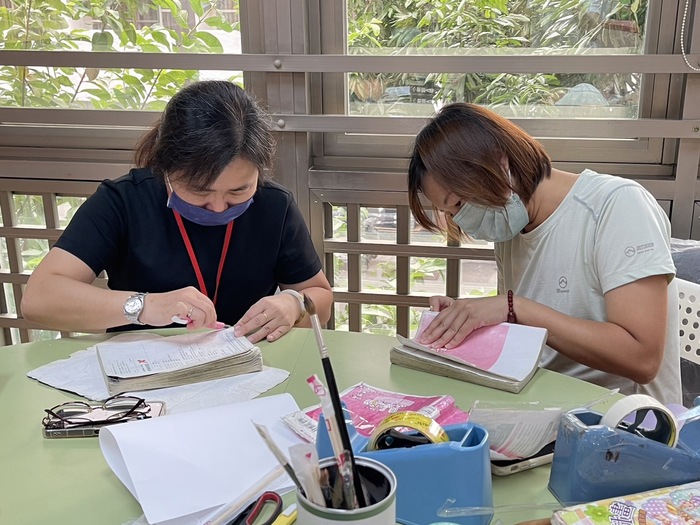 志工妙手回春修復圖書