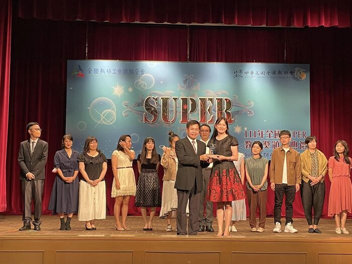 恭喜孟潔老師榮膺super教師
