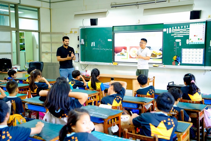 歡迎 蔣東霖 校長與中教大學生參訪